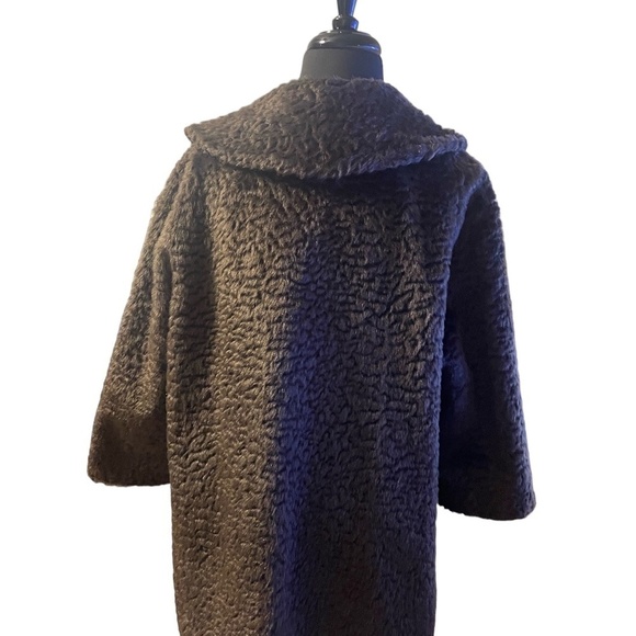 Beautiful Brown coat tailored by Dell Mann, Size Large - Picture 2 of 6